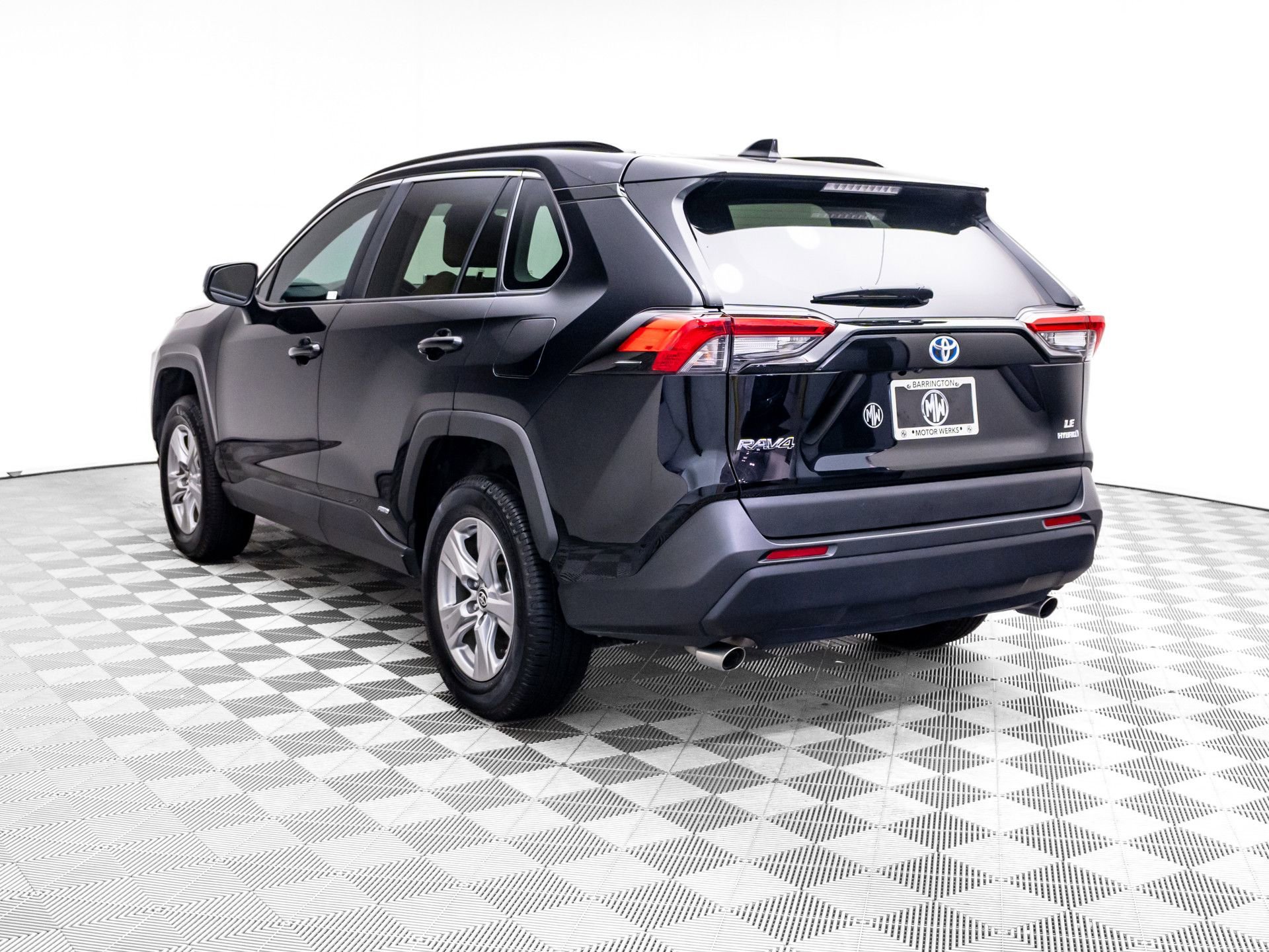 Used 2024 Toyota RAV4 LE AWD/4WD image 3