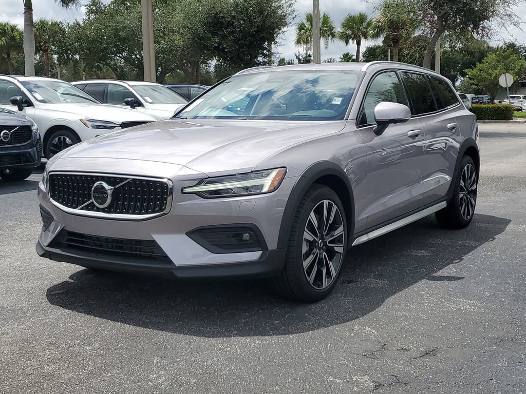 New 2026 Volvo V60 B5 Cross Country Ultra w/ Protection Package Premier image 3