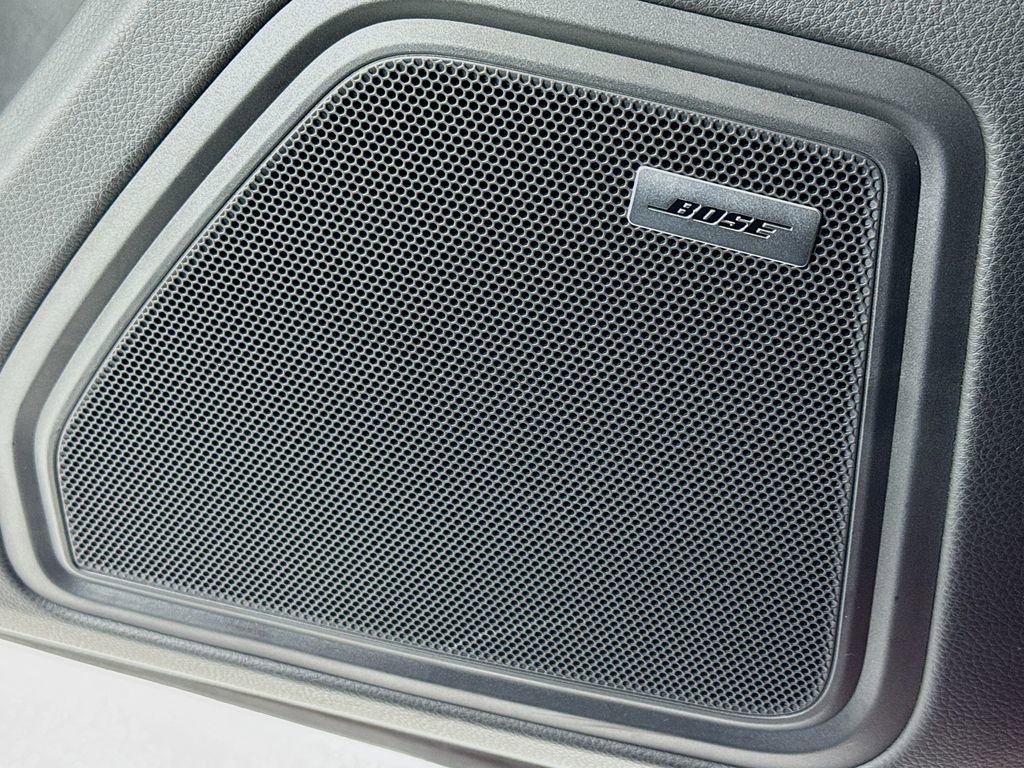 Certified 2025 Porsche Macan AWD/4WD image 12