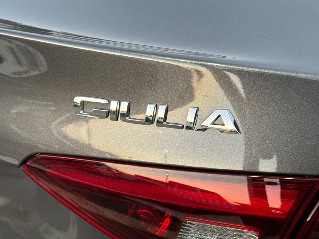 Used 2022 Alfa Romeo Giulia Veloce RWD image 12