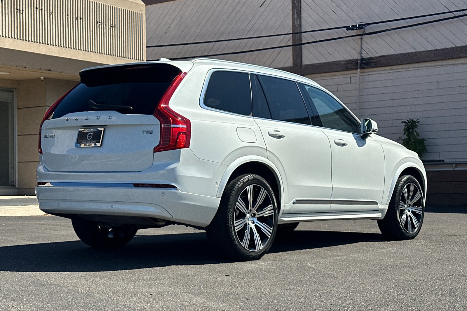 Certified 2025 Volvo XC90 T8 Plus w/ Protection Package Premier AWD/4WD image 2
