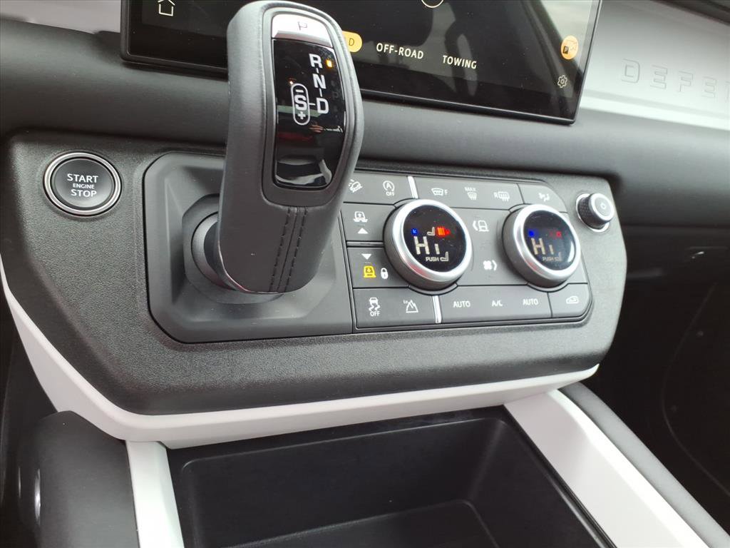 Certified 2025 Land Rover Defender 110 X-Dynamic SE image 19