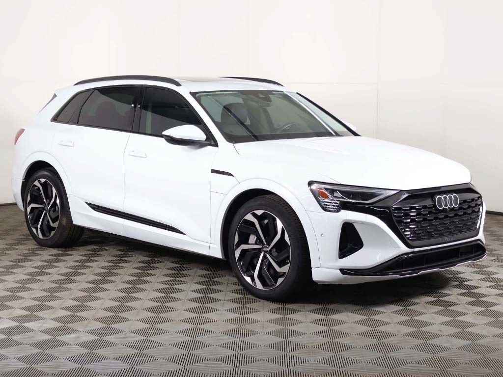 Used 2024 Audi Q8 e-tron Prestige w/ Prestige Package AWD/4WD image 2