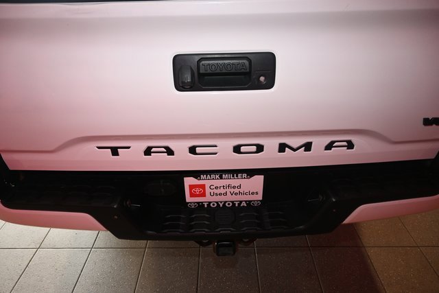 Certified 2017 Toyota Tacoma TRD Off-Road image 13