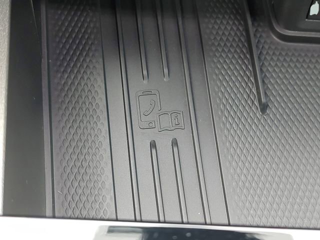 Used 2025 Volkswagen Atlas Cross Sport SEL R-Line AWD/4WD image 34