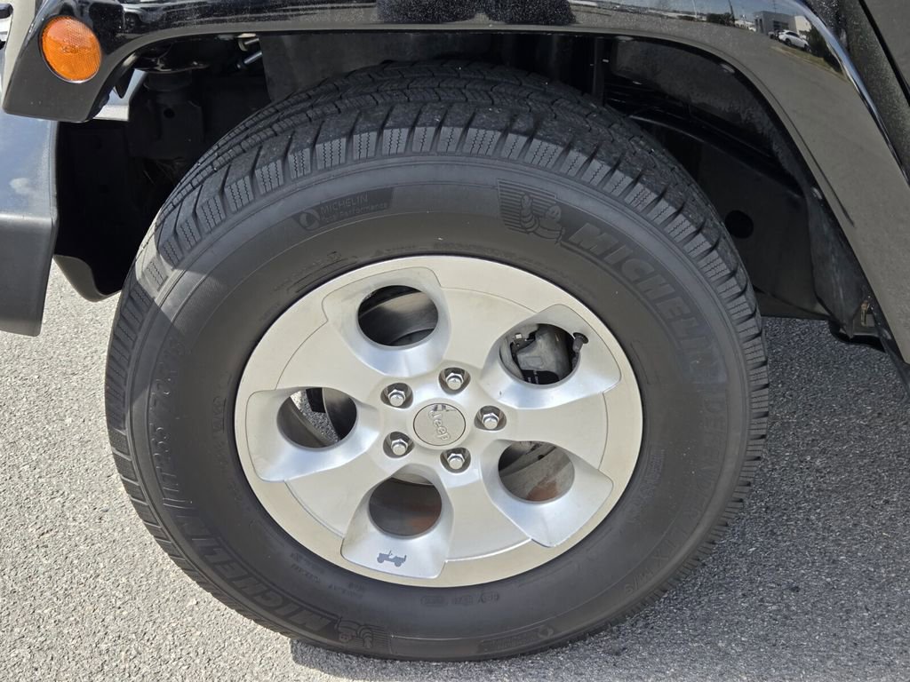 Used 2013 Jeep Wrangler Unlimited Sahara w/ Connectivity Group image 14