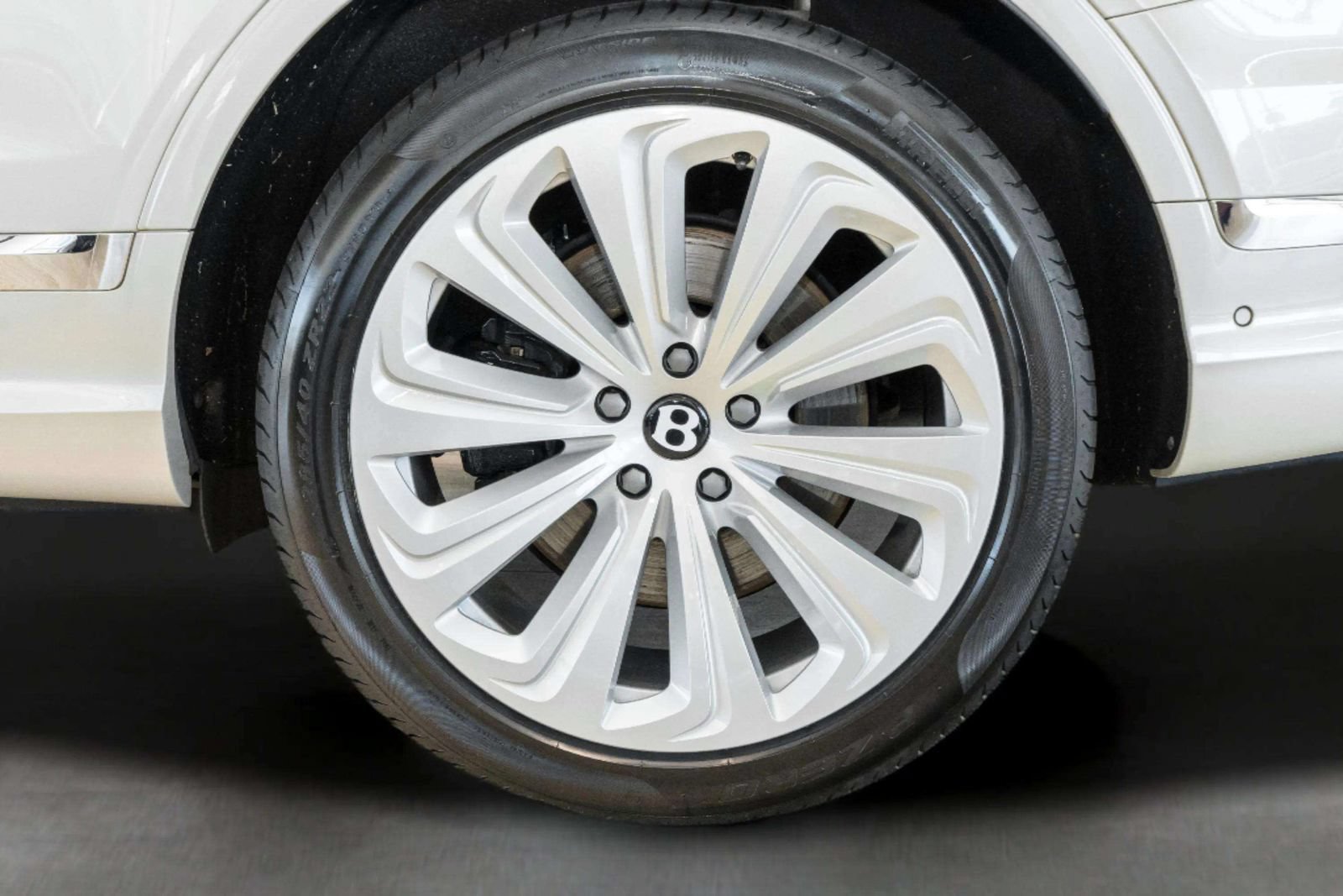 Used 2022 Bentley Bentayga AWD/4WD image 12