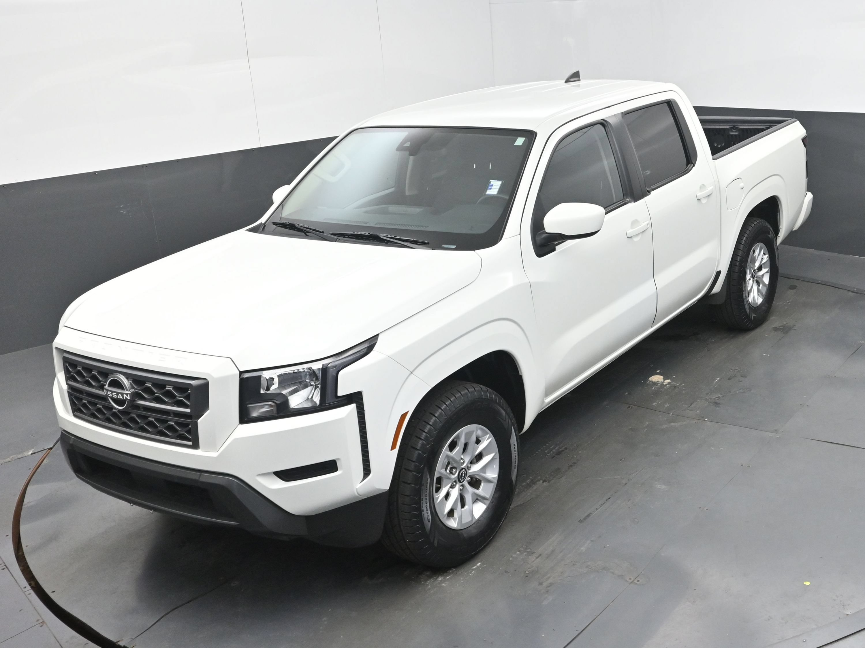 Used 2024 Nissan Frontier SV RWD image 25