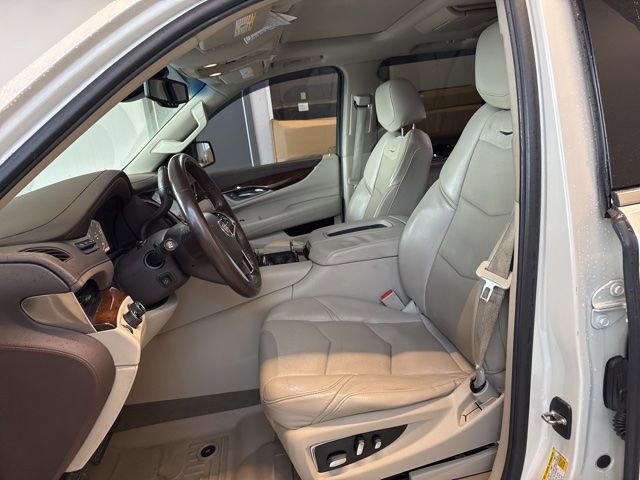 Used 2015 Cadillac Escalade Luxury AWD/4WD image 7