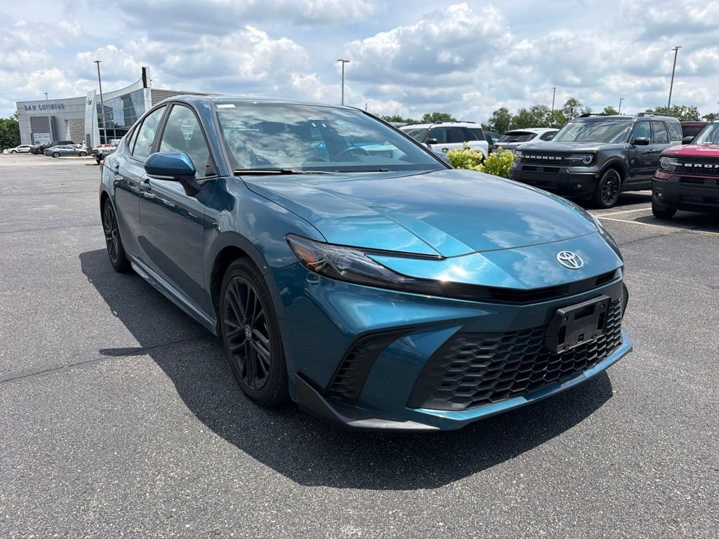 Used 2025 Toyota Camry SE FWD image 2