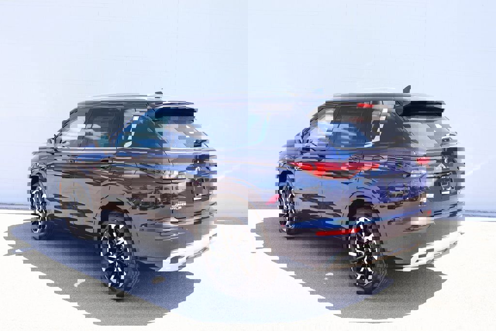 New 2025 Mitsubishi Outlander SEL image 14