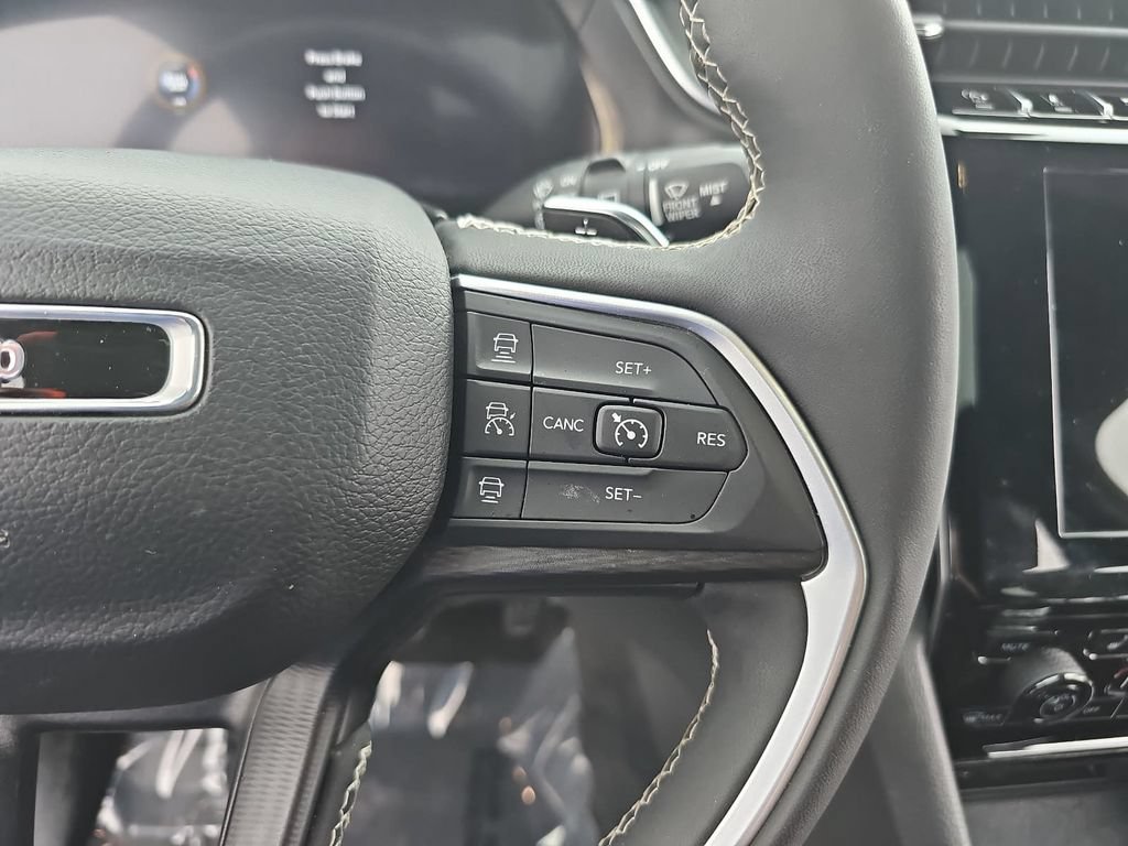 Used 2023 Jeep Grand Cherokee L Laredo AWD/4WD image 20