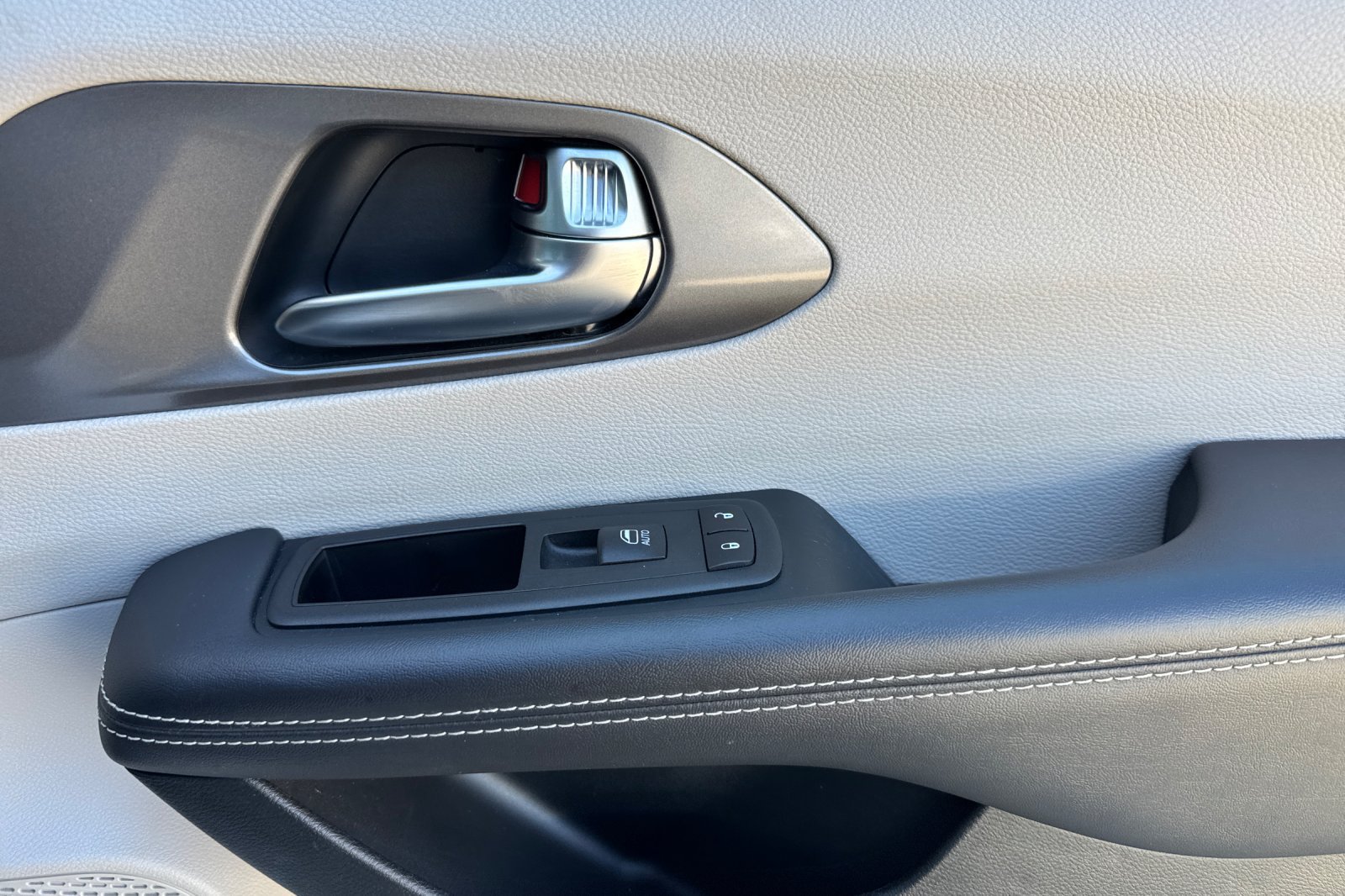 Used 2024 Chrysler Pacifica Limited FWD image 20