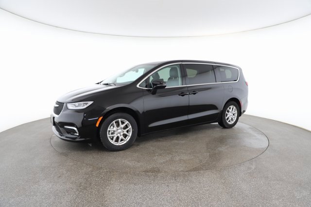 Used 2024 Chrysler Pacifica Touring-L image 3