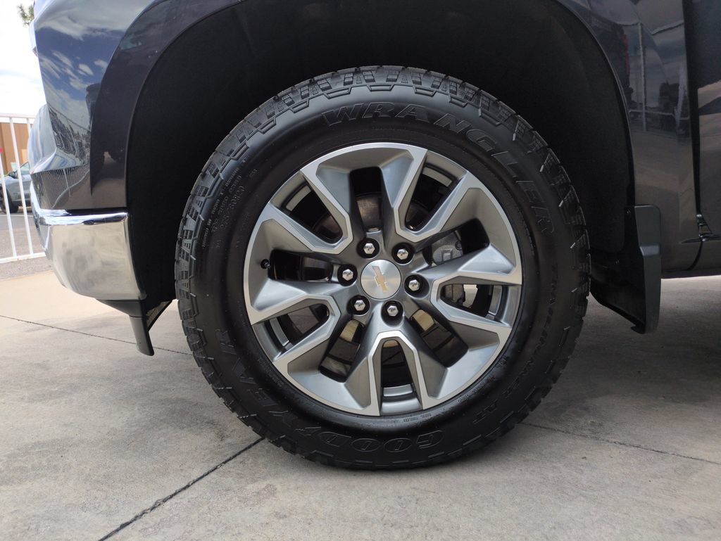 Used 2024 Chevrolet Silverado 1500 LT AWD/4WD image 26