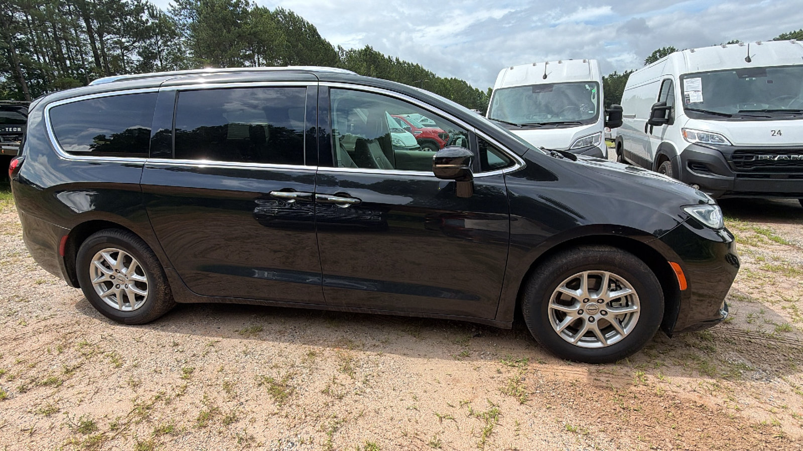 Used 2021 Chrysler Pacifica Touring-L FWD image 7