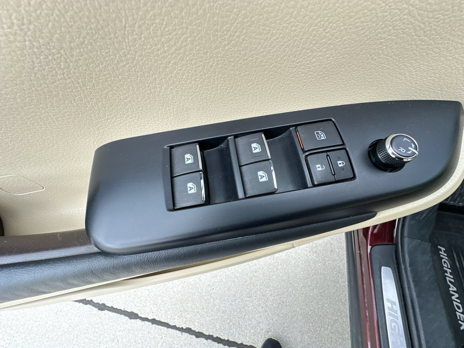 Used 2015 Toyota Highlander Limited Platinum AWD/4WD image 23