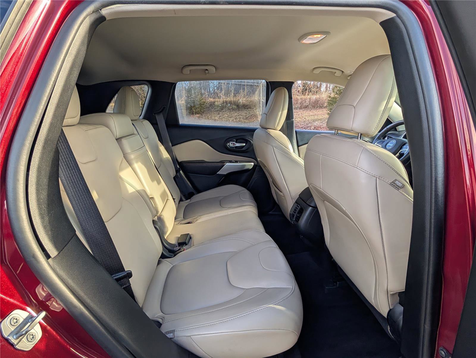 Used 2018 Jeep Cherokee Limited image 11