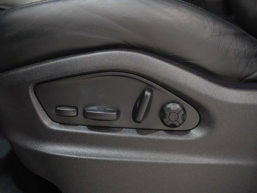 Certified 2023 Porsche Cayenne Platinum Edition image 24