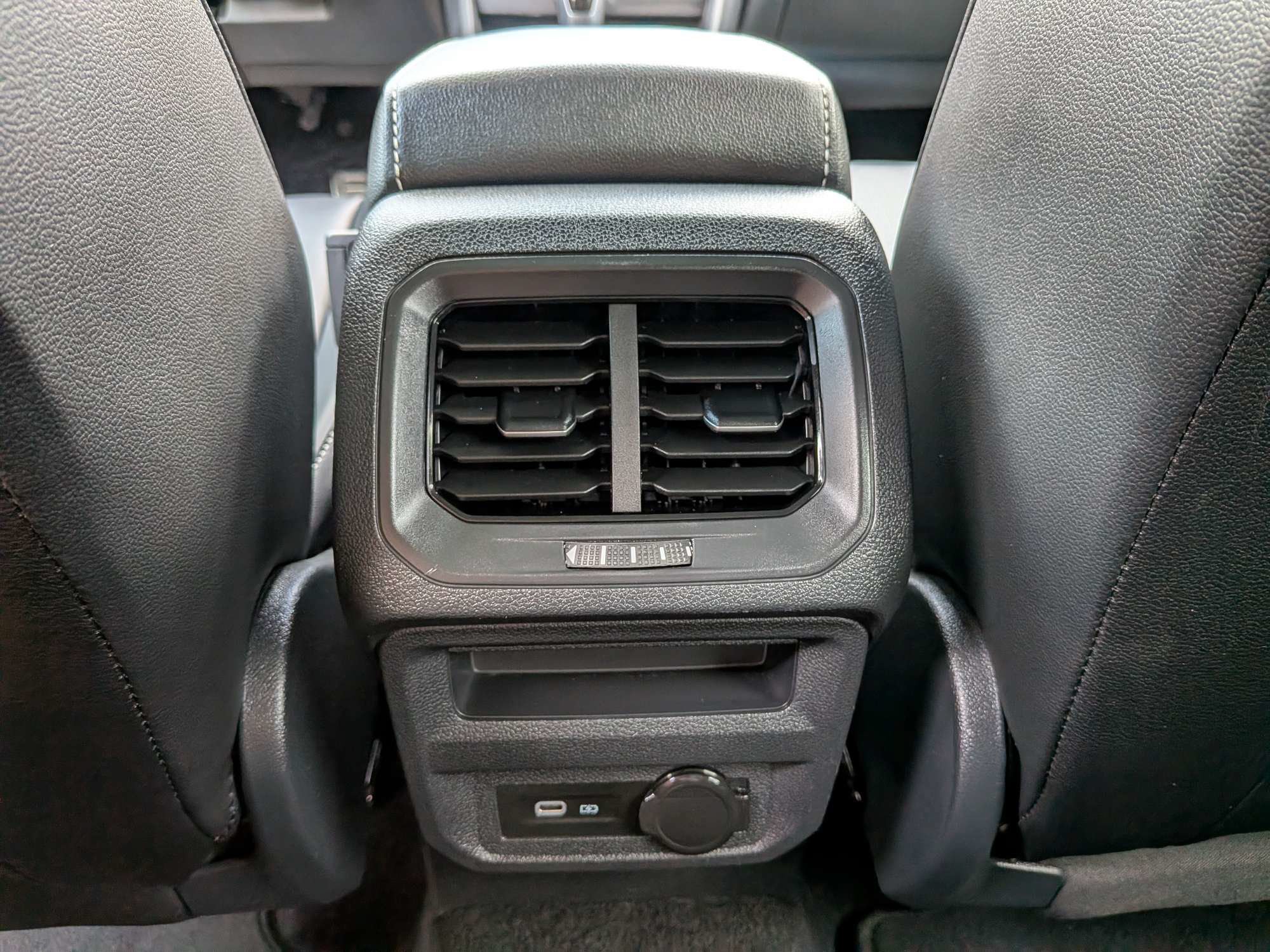 Used 2024 Volkswagen Tiguan SE R-Line FWD image 15