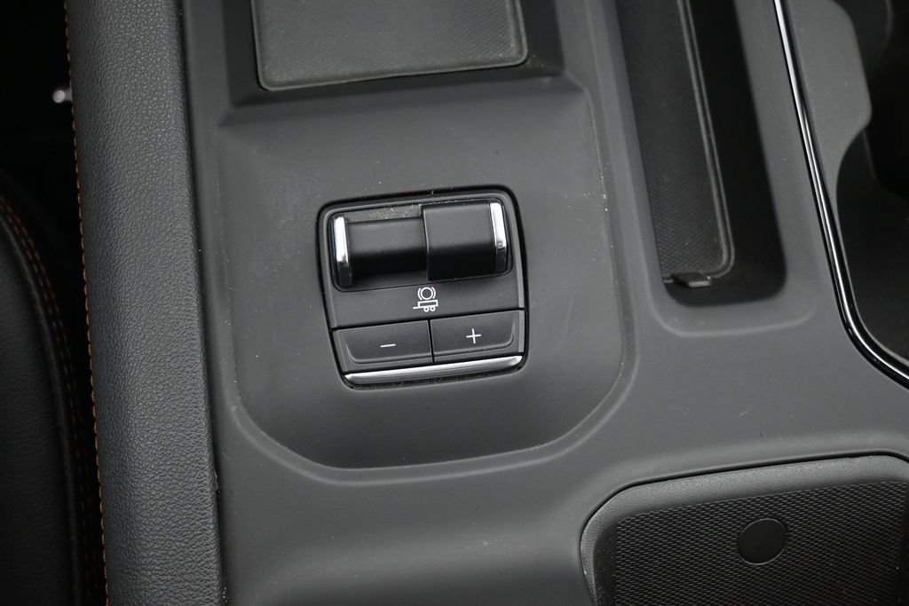 Used 2025 GMC Sierra 2500 AT4 AWD/4WD image 17