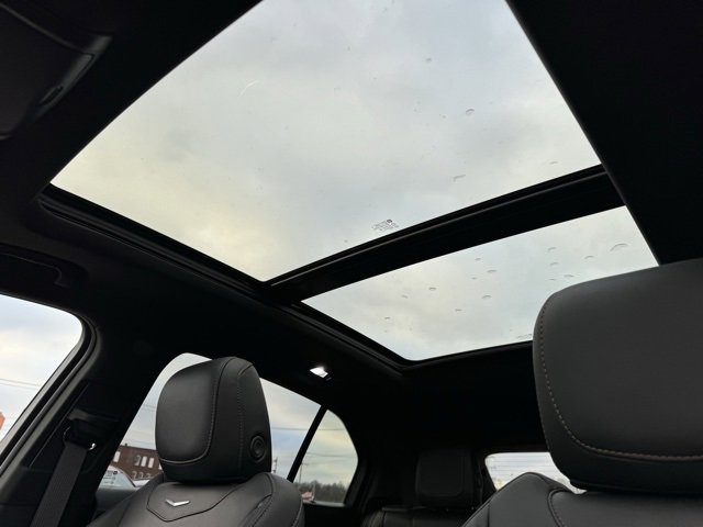 Used 2023 Cadillac XT4 Sport w/ Technology Package image 13