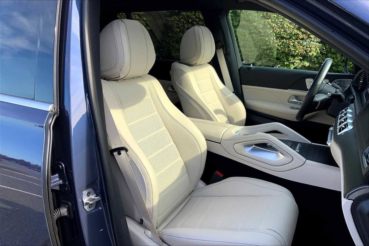 Used 2025 Mercedes-Benz GLS 450 4MATIC image 7