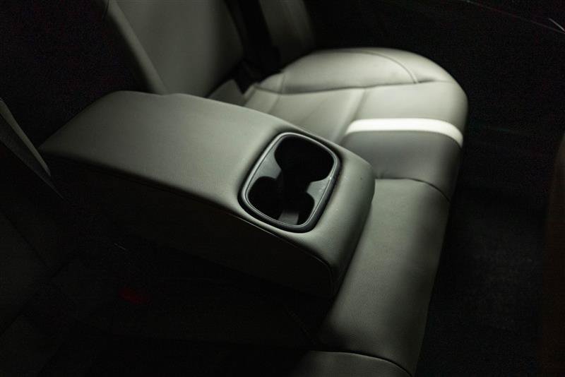 Used 2025 Toyota Camry SE FWD image 11