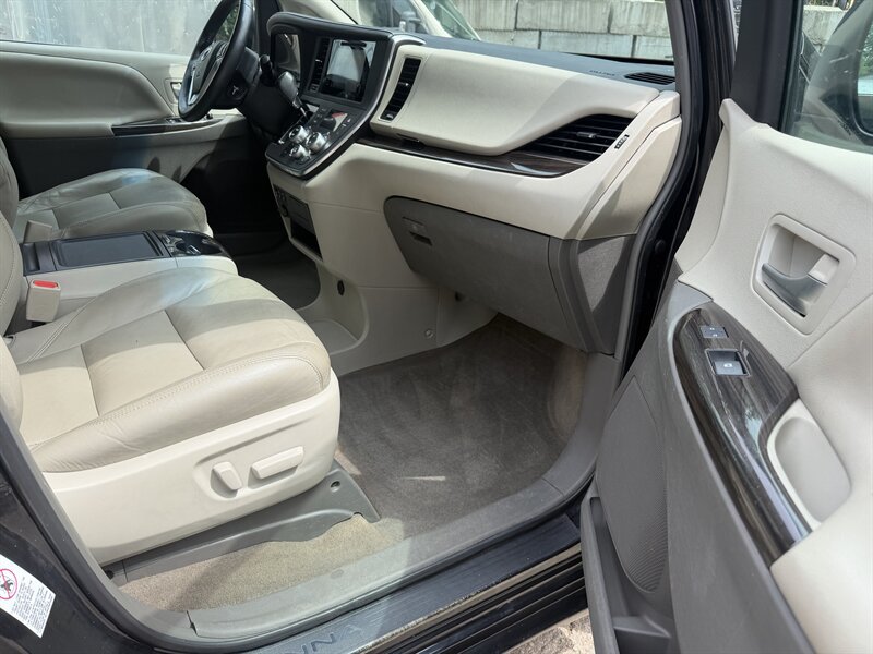 Used 2015 Toyota Sienna XLE w/ XLE Navigation Package AWD/4WD image 63