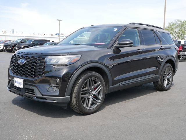 Used 2025 Ford Explorer ST-Line w/ ST-Line Street Pack AWD/4WD image 2