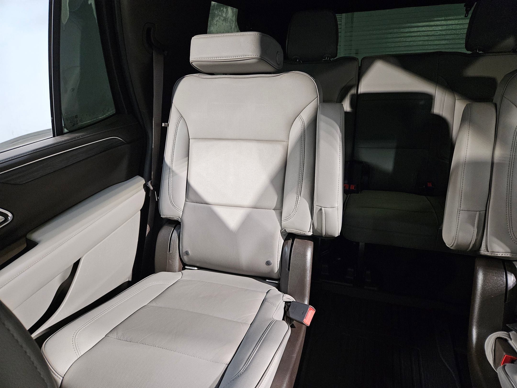 Used 2021 GMC Yukon SLT w/ SLT Luxury Package image 12