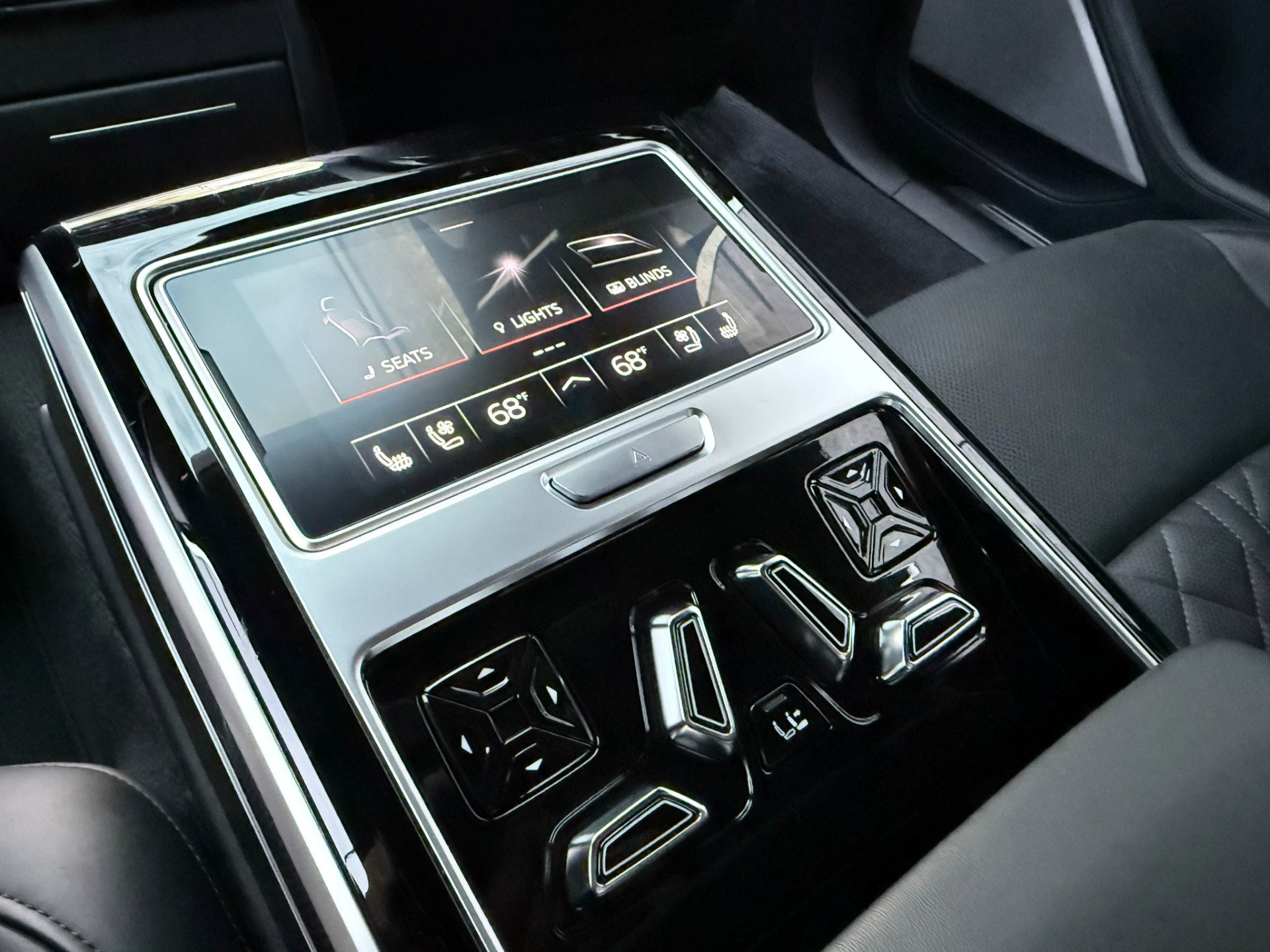 Used 2020 Audi S8 L image 40