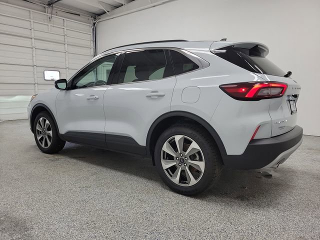 Used 2025 Ford Escape Platinum AWD/4WD image 4
