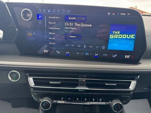 Used 2025 Chevrolet Traverse LT w/ Driver Confidence Package FWD image 8