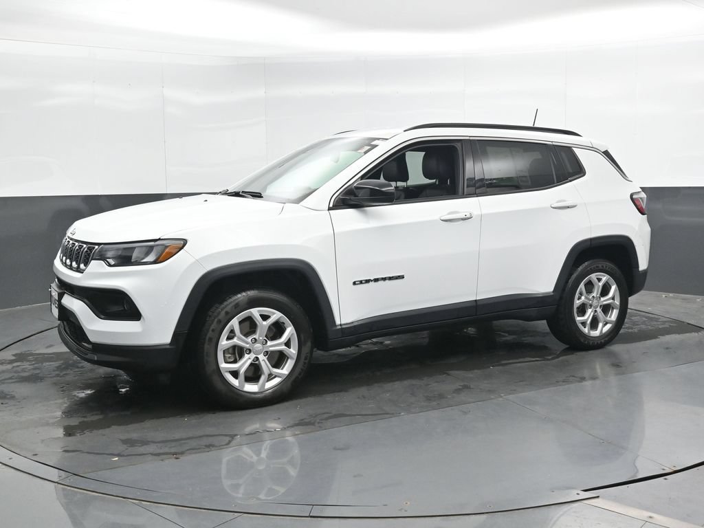 Used 2024 Jeep Compass Latitude AWD/4WD image 7