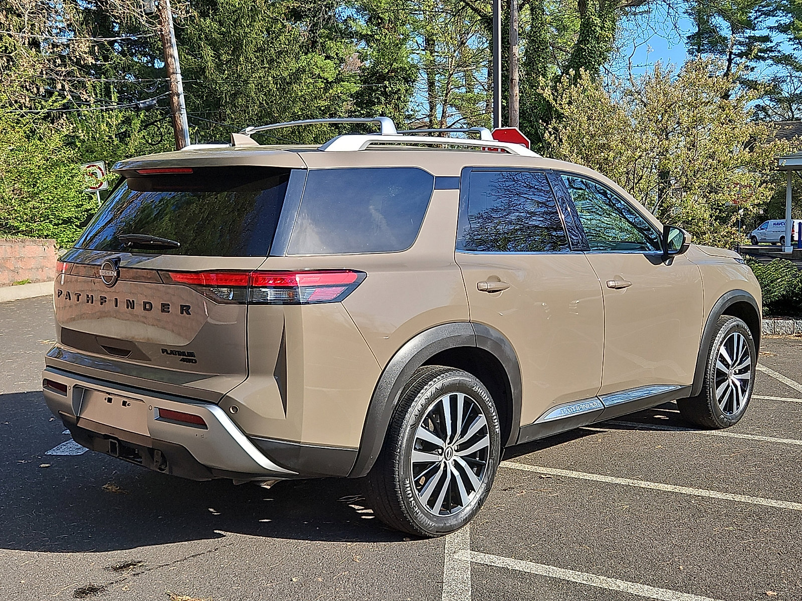 Certified 2023 Nissan Pathfinder Platinum w/ Black Appearance Package AWD/4WD image 5