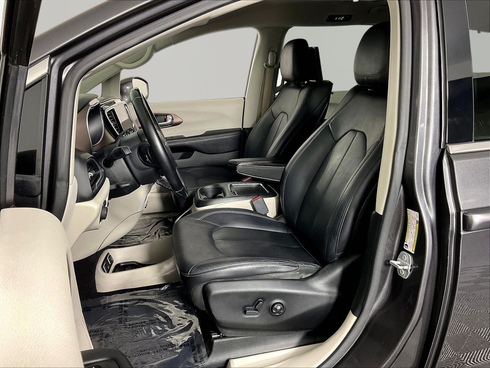 Used 2018 Chrysler Pacifica Touring-L Plus FWD image 21