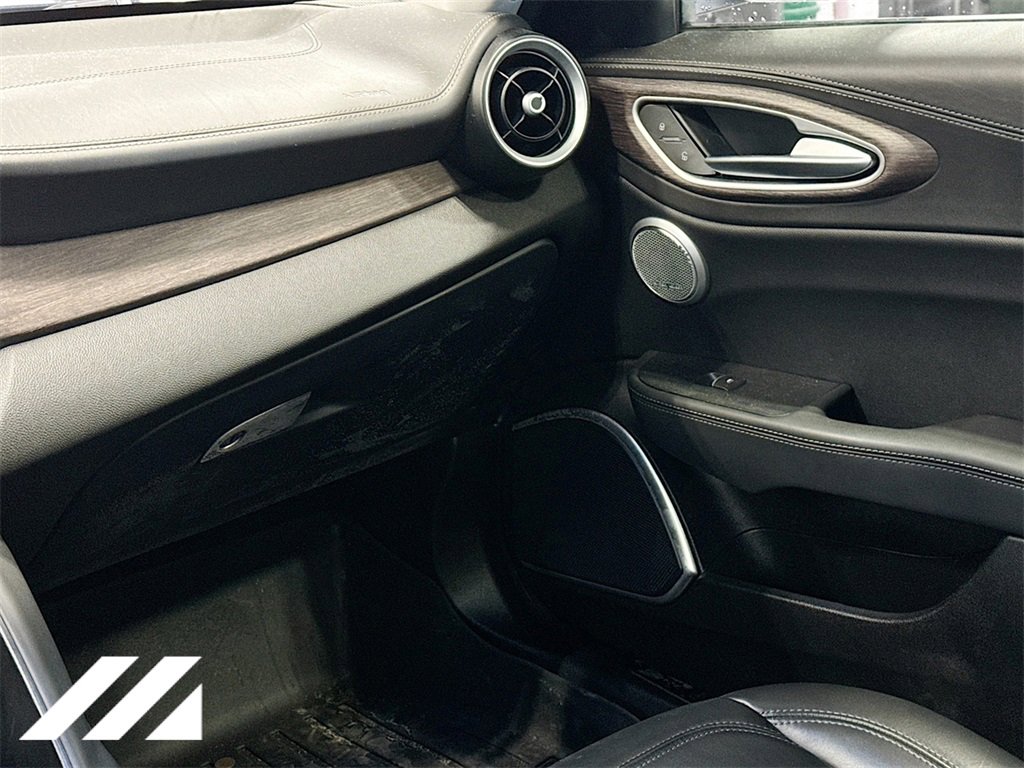 Used 2019 Alfa Romeo Giulia Ti w/ Quick Order Package 22X Lusso image 24