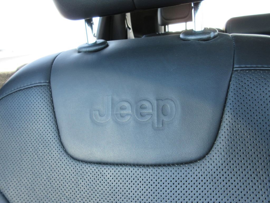 Used 2019 Jeep Cherokee Limited w/ Luxury Group image 40