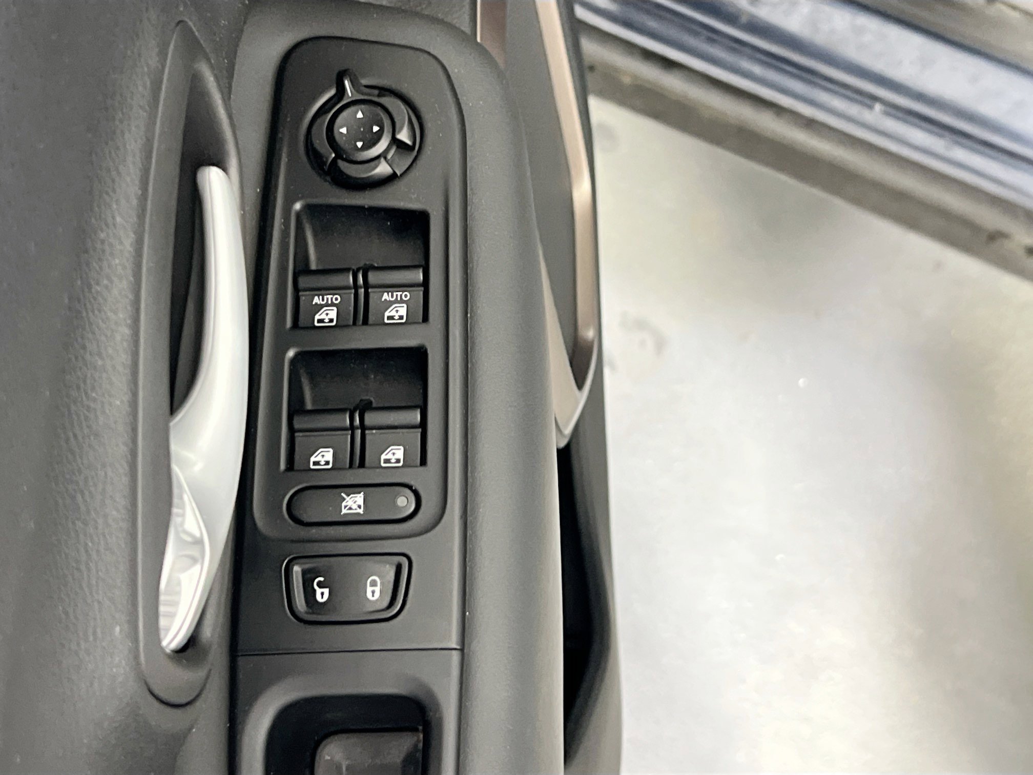 Used 2023 Jeep Renegade Latitude w/ Sun/Sound Group AWD/4WD image 18
