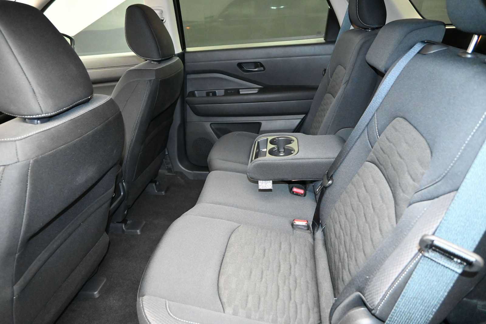 Used 2025 Nissan Pathfinder SV AWD/4WD image 19