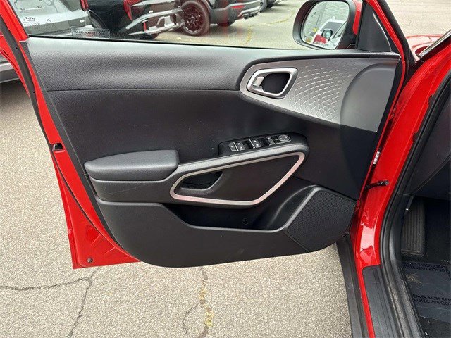 Certified 2025 Kia Soul LX w/ Option Group 015 image 13