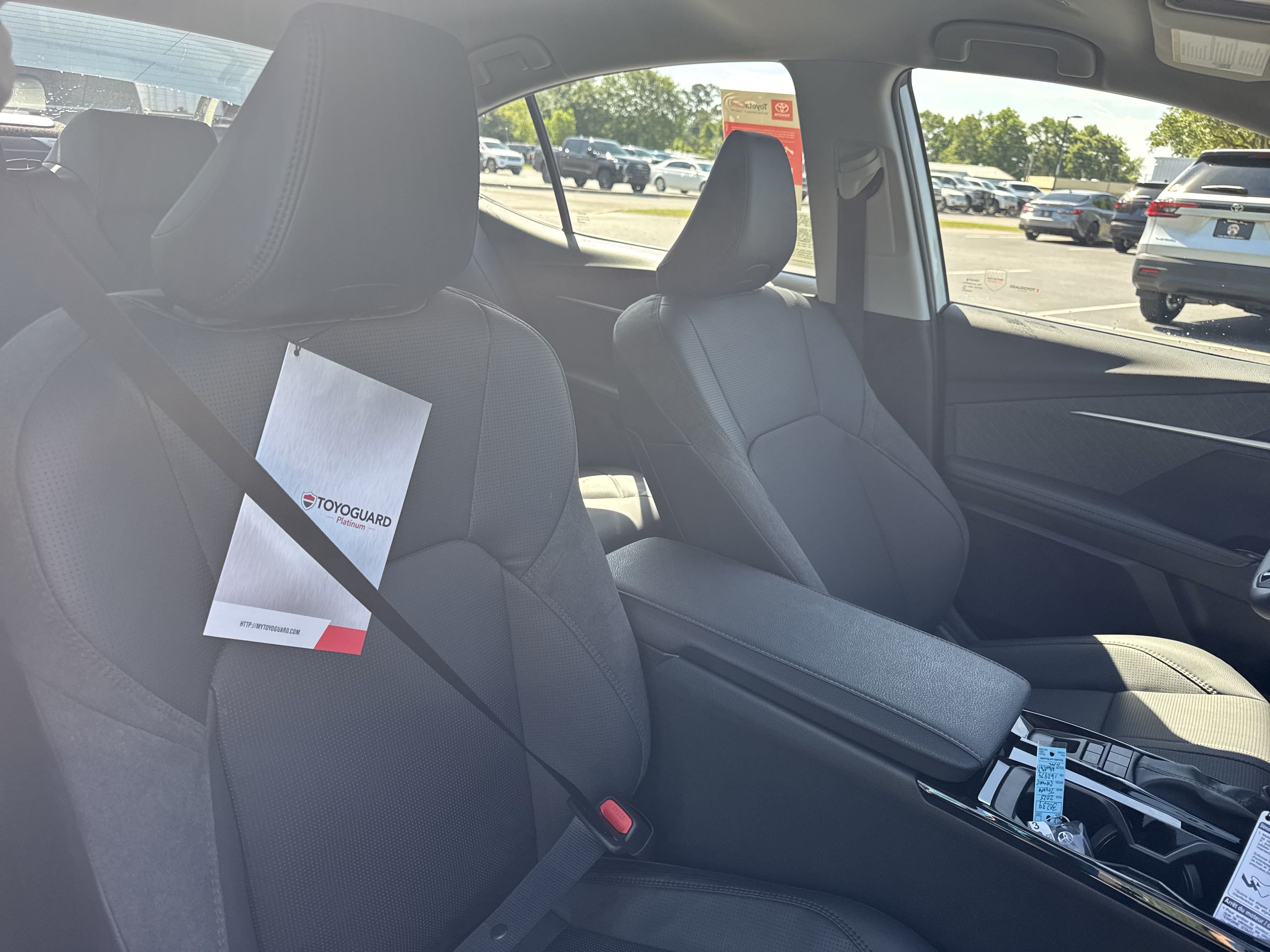 Used 2025 Toyota Camry XLE FWD image 32