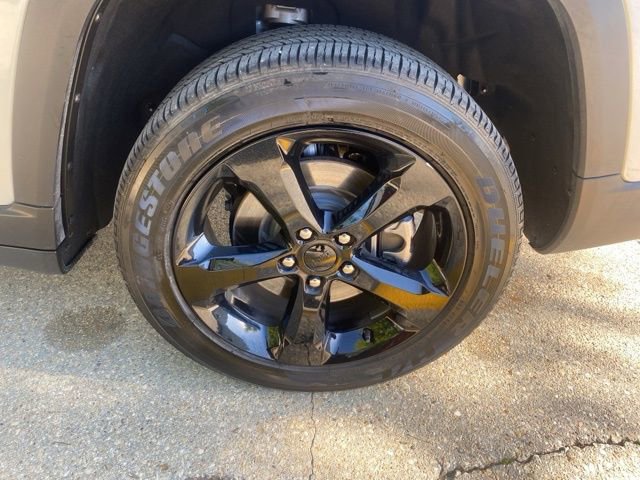 Used 2025 Jeep Grand Cherokee L Altitude image 32