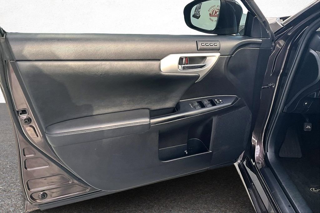 Used 2012 Lexus CT 200h Premium w/ Leather Pkg image 18