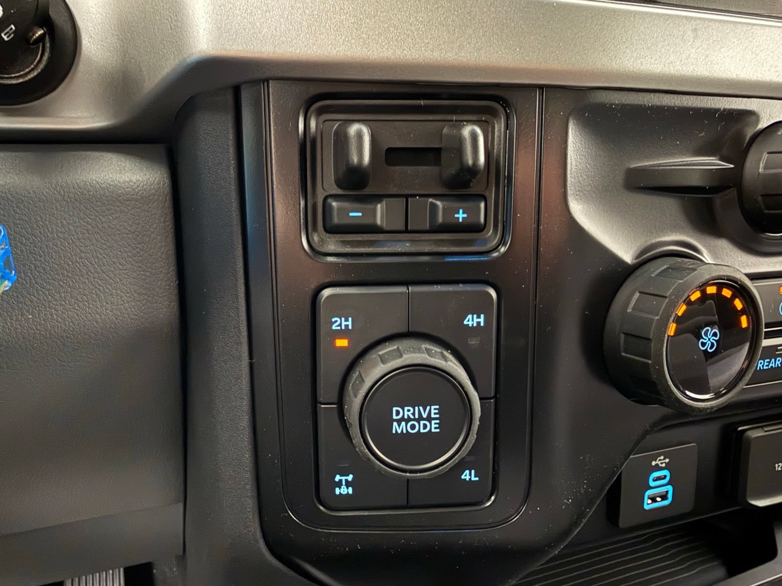 New 2026 Ford F250 XL w/ STX Appearance Package AWD/4WD image 23