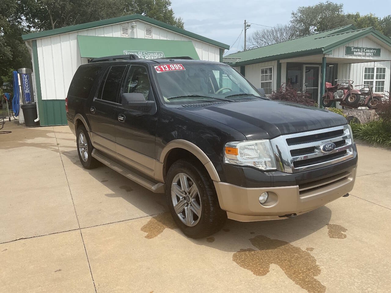 Used 2014 Ford Expedition EL XLT w/ Equipment Group 202A AWD/4WD image 3