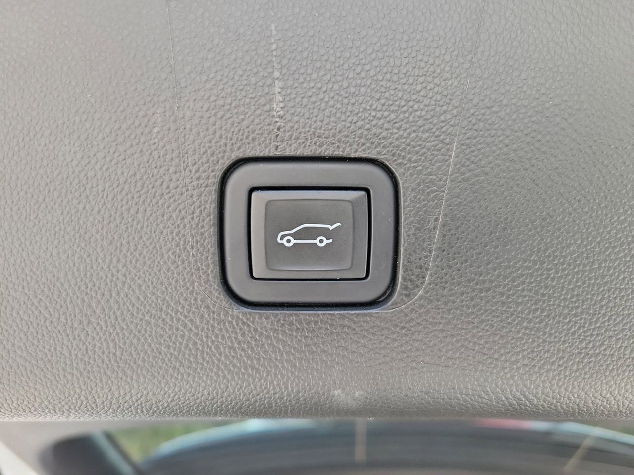 Used 2023 Chevrolet Traverse RS FWD image 9