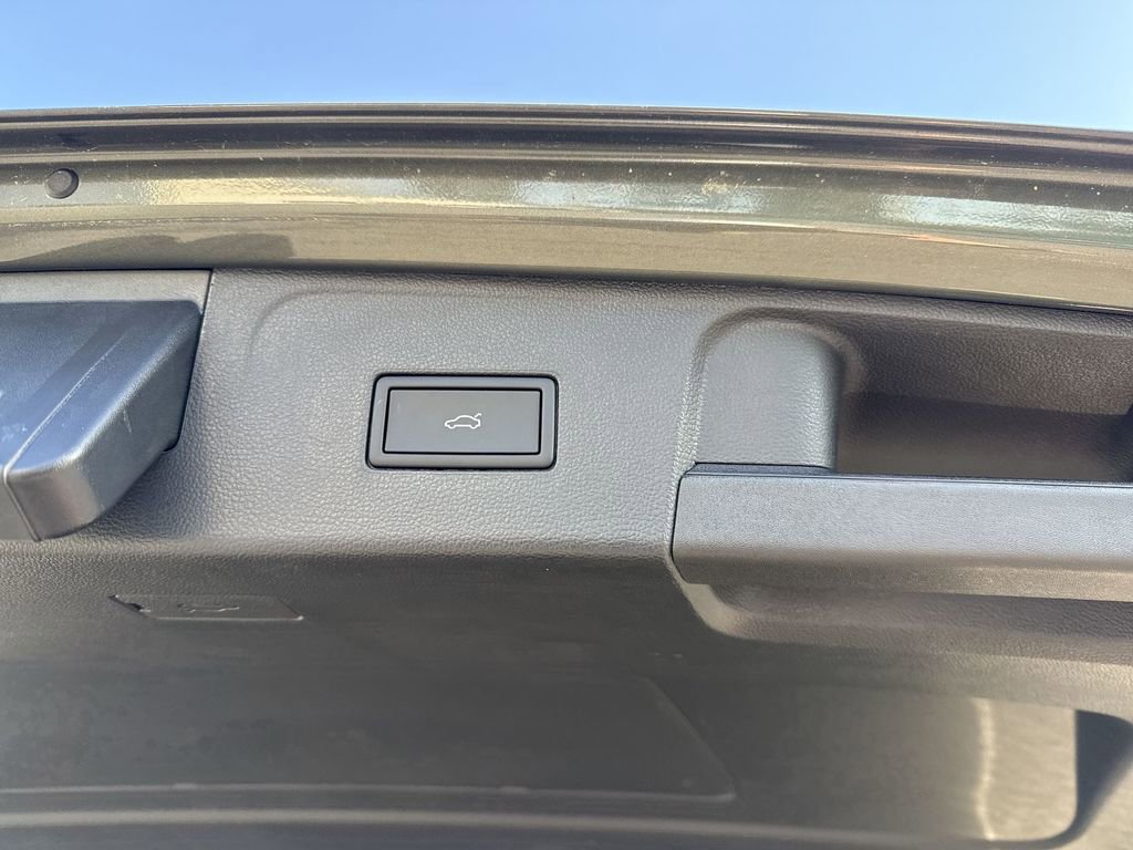 Used 2025 Volkswagen Atlas Peak Edition SE image 48