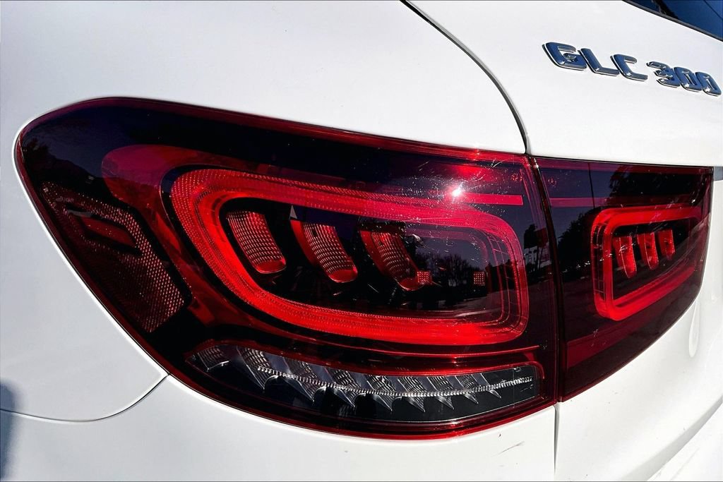 Used 2021 Mercedes-Benz GLC 300 4MATIC w/ Premium Package image 26